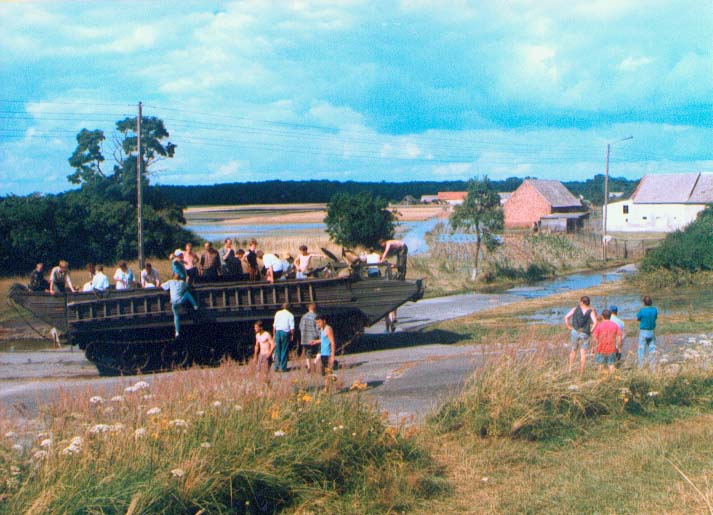 PTS dostarczyla żywność pomiędzy Ciepielowicami a Karłowicami 14.07.1997