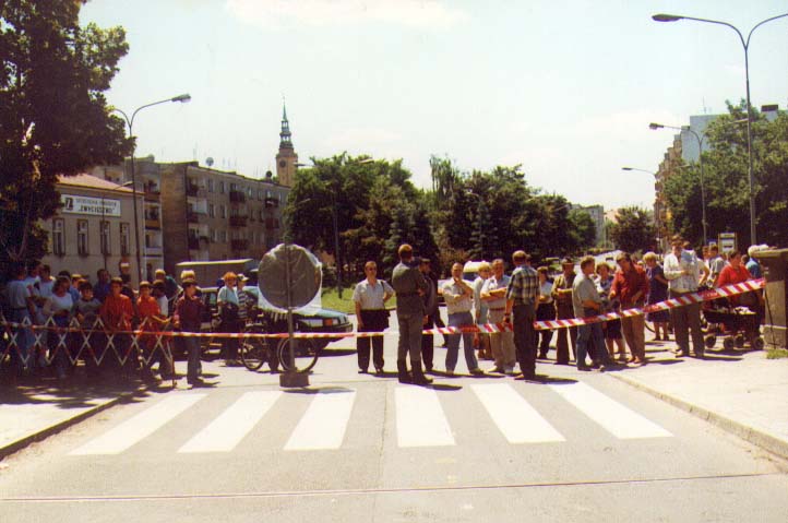 Zamknięcie ulicy Jagieły w Brzegu 11.07.1997