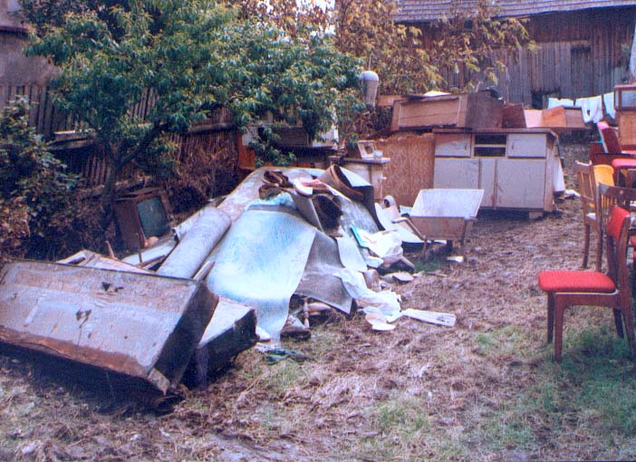 Zniszczone meble w czepielowicach 3.08.1997