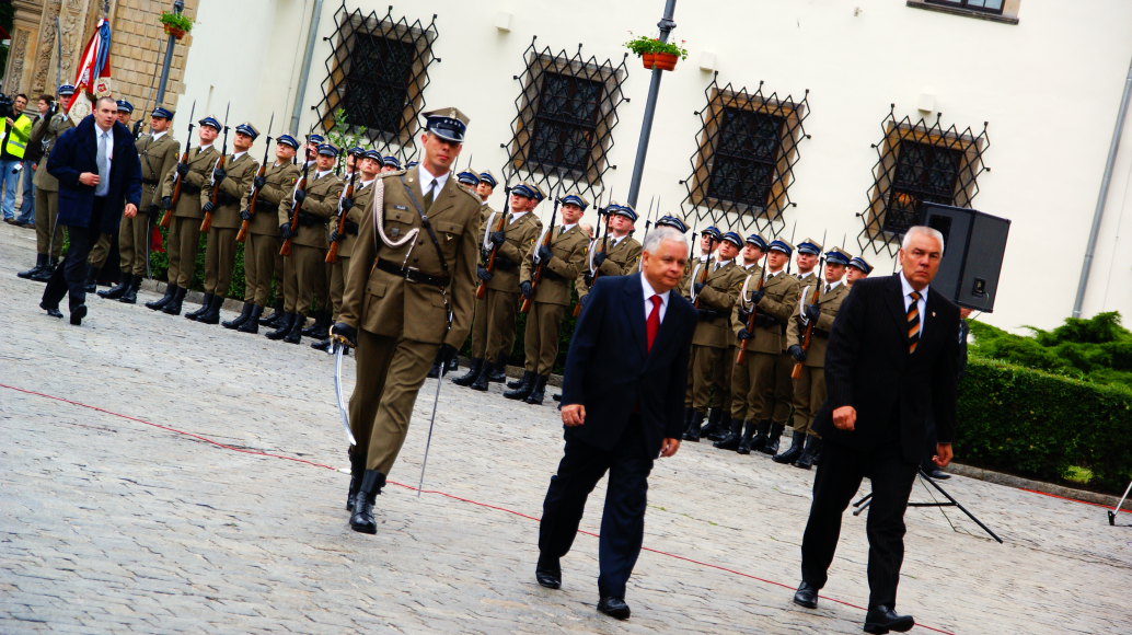 Prezydent Lech Kaczyński na Placu Zamkowym 2009 r.