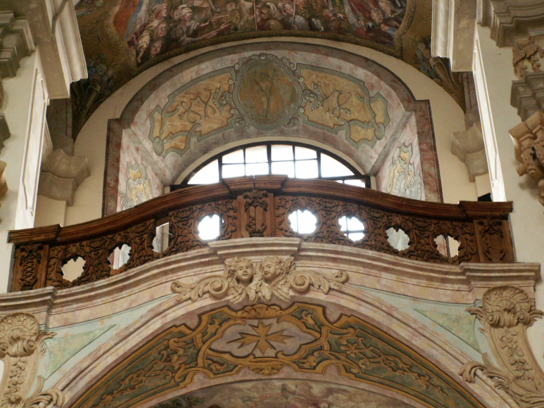 wnętrze kościoła - malowidła Kubena