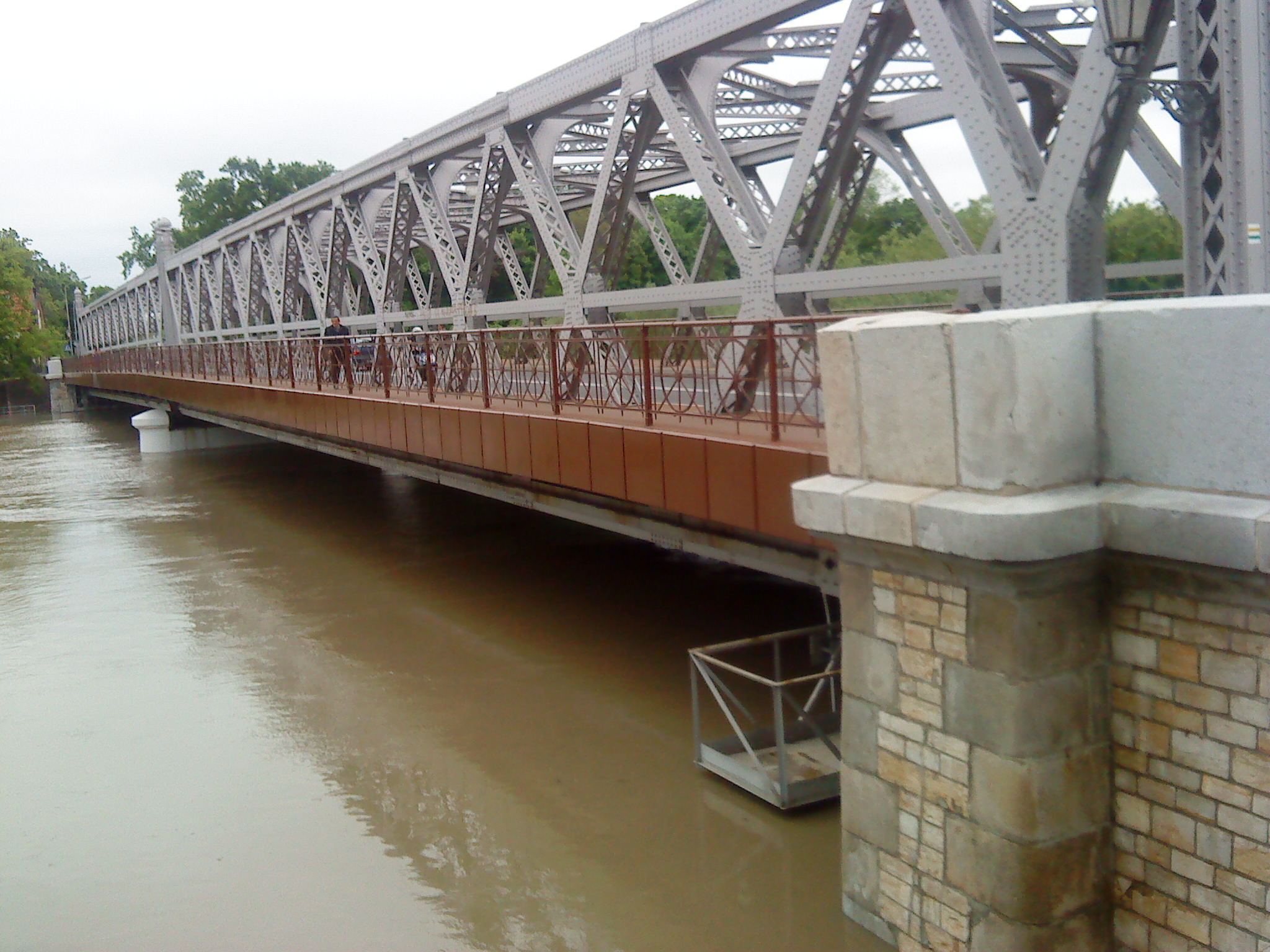 Wysoka woda na Odrze w Brzegu w 2011 r.